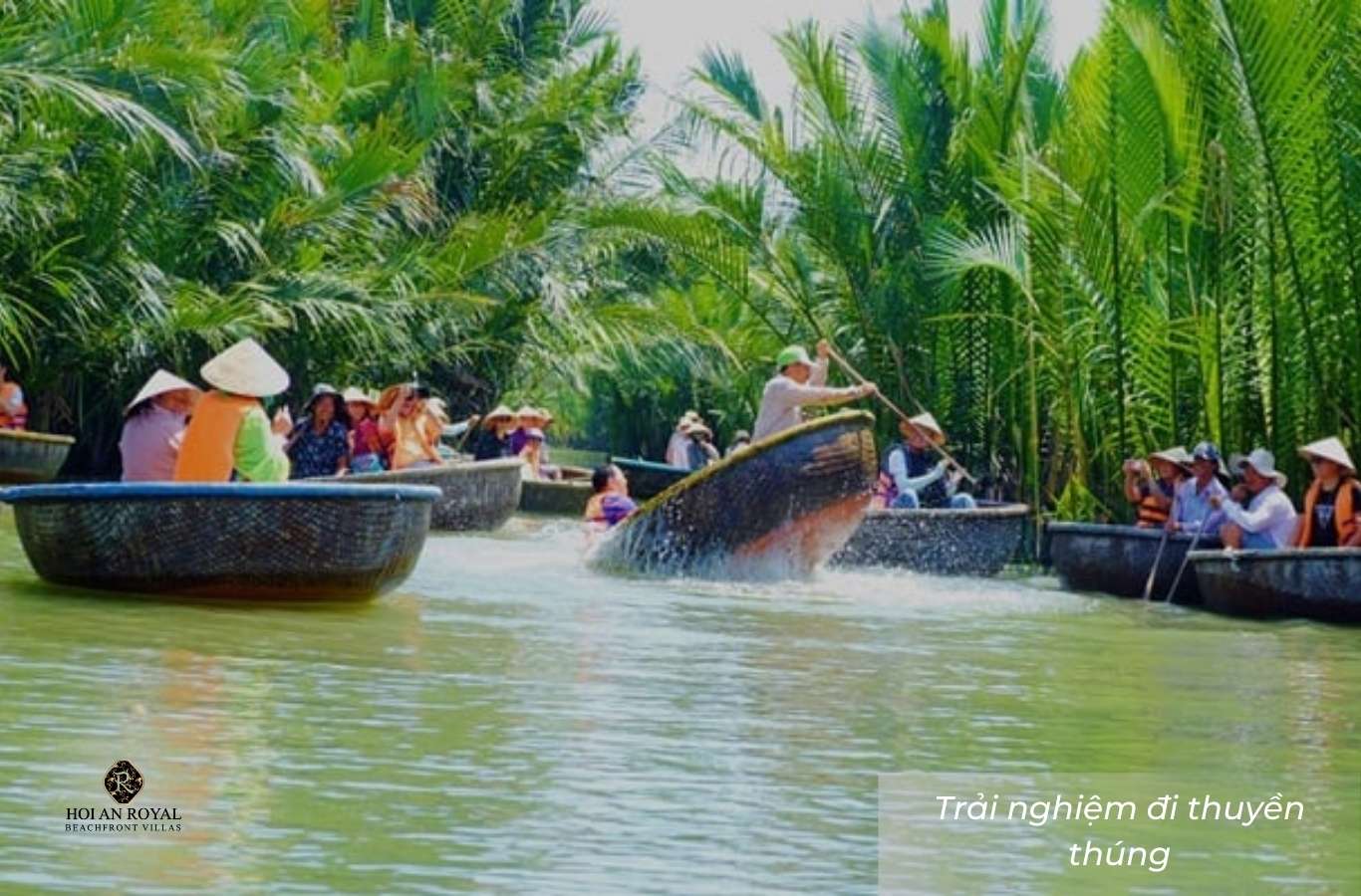 Thả mình trên chiếc thuyền thúng, bạn sẽ được ngắm nhìn cảnh sắc thiên nhiên yên bình giữa những rặng dừa nước xanh mát