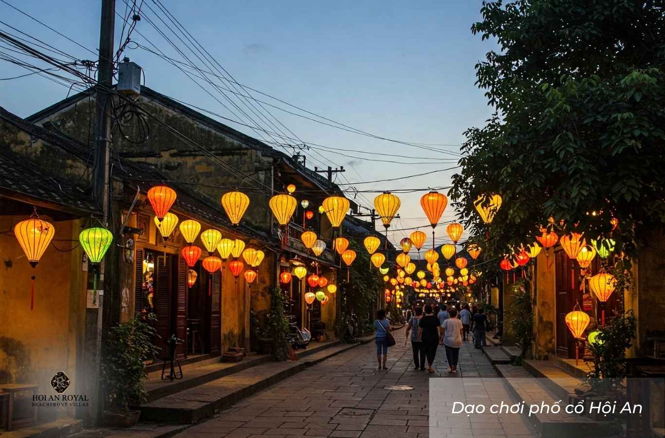 What are the top things to do in Hoi An? Strolling around the Ancient Town is a must-do activity.