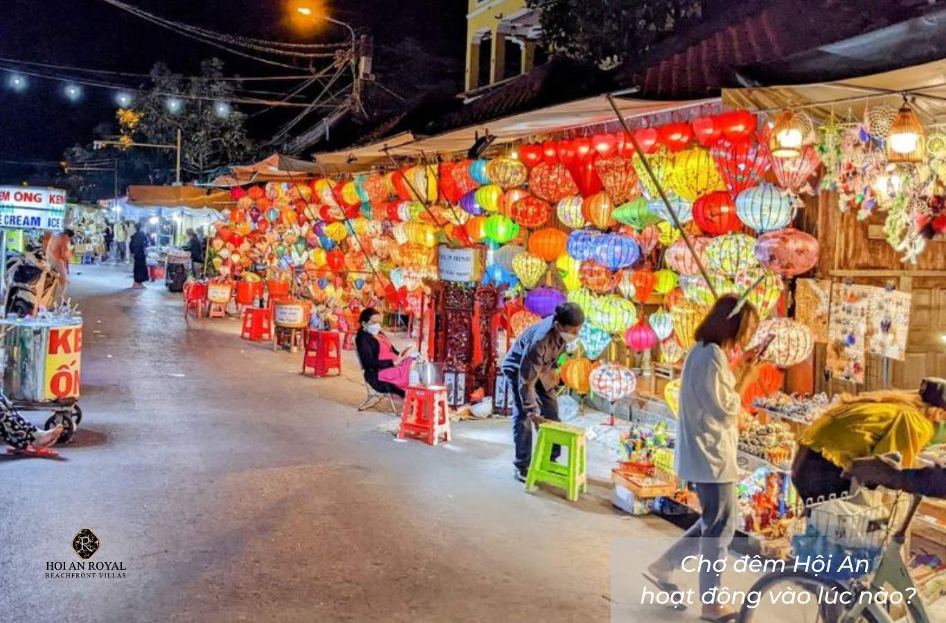 Chợ đêm Hội An bắt đầu hoạt động từ 17:00 và kéo dài đến 23:00 mỗi ngày