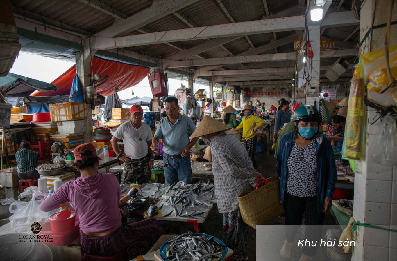 Khu hải sản trong chợ Hội An
