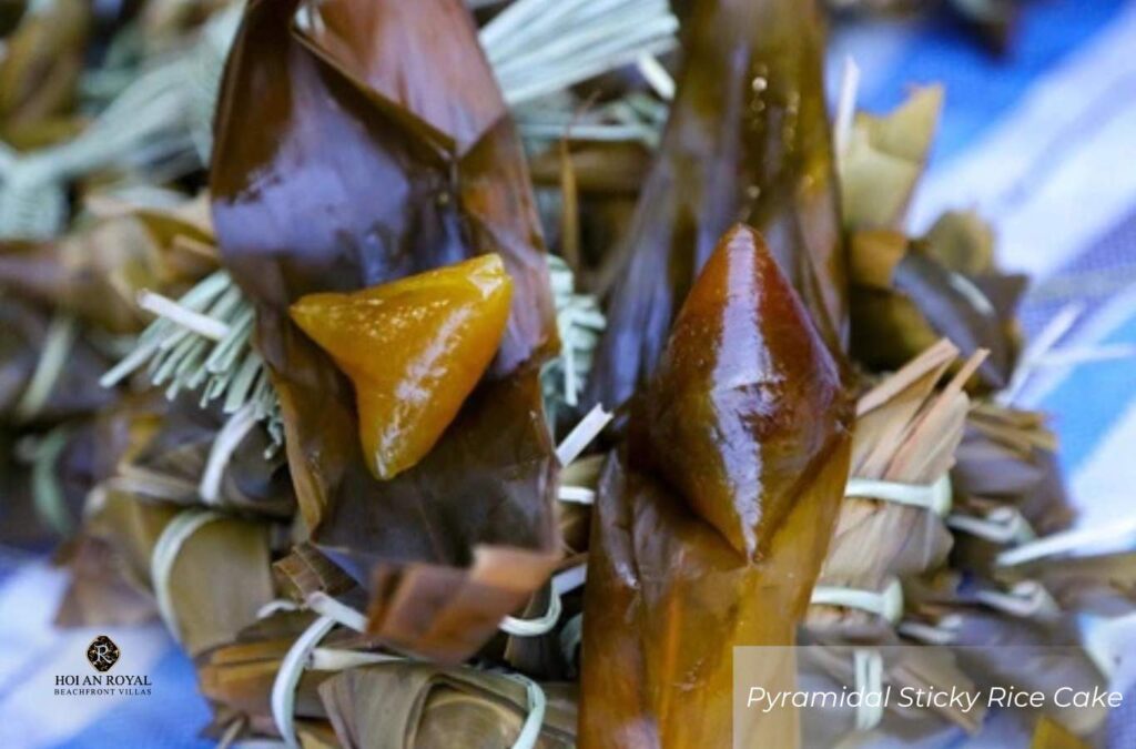 Pyramidal Sticky Rice Cake