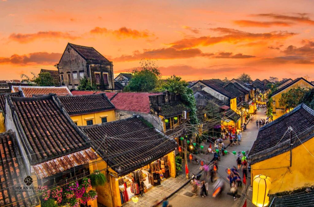 Hoi An after sunset wears a peaceful and poetic beauty