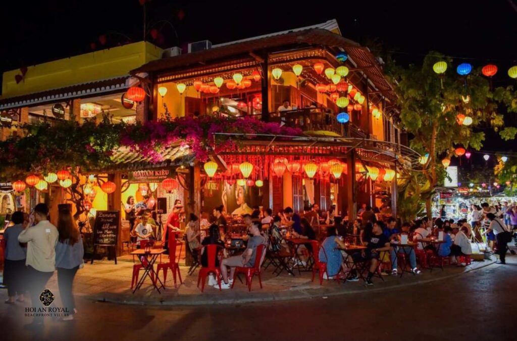 Exploring Hoi An night market