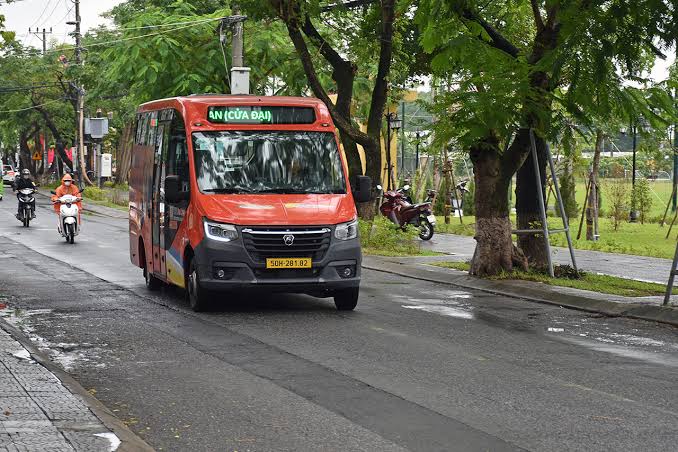 how to get from da nang airport to hoi an