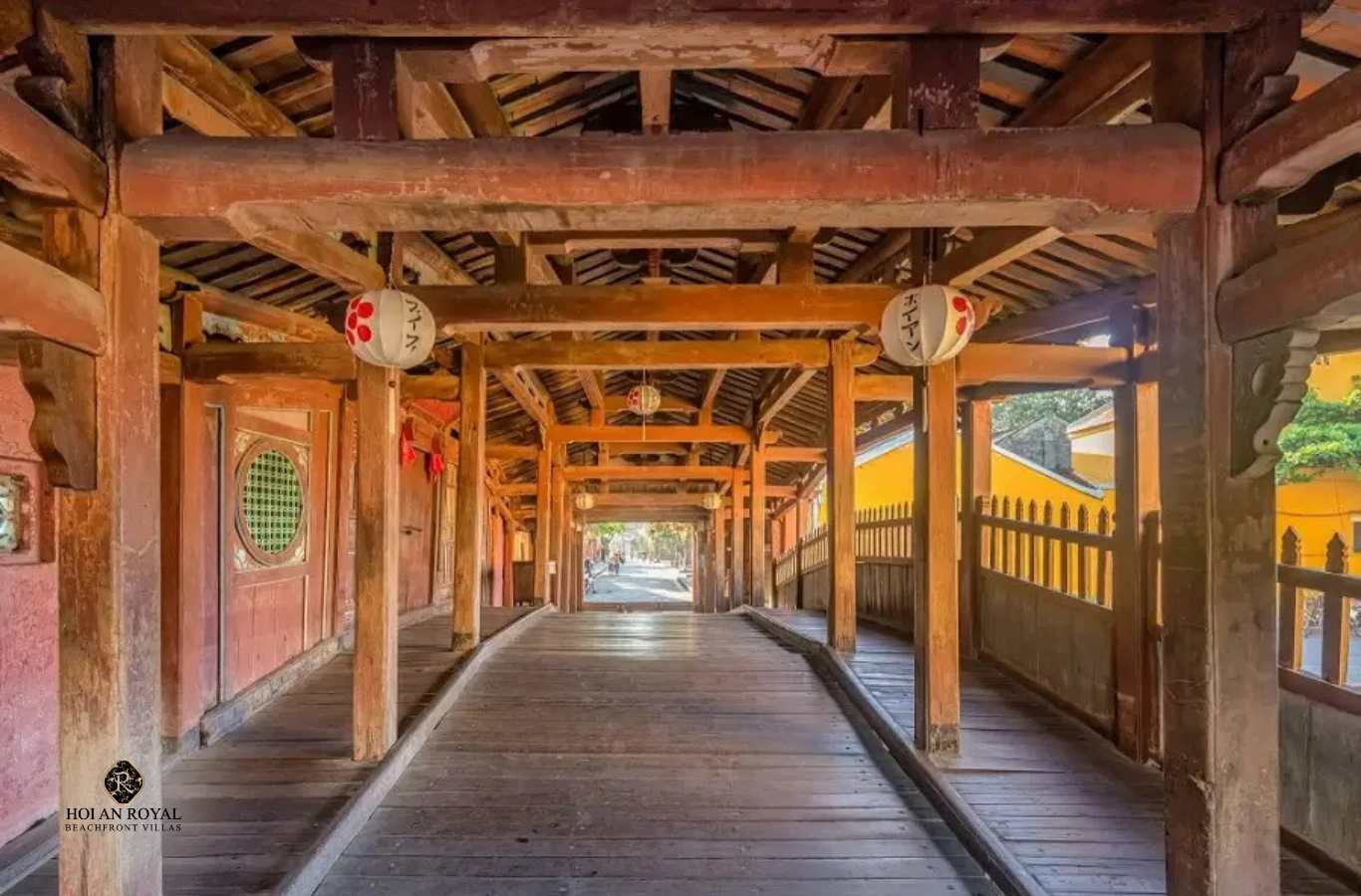 Bên trong Chùa Cầu Hội An