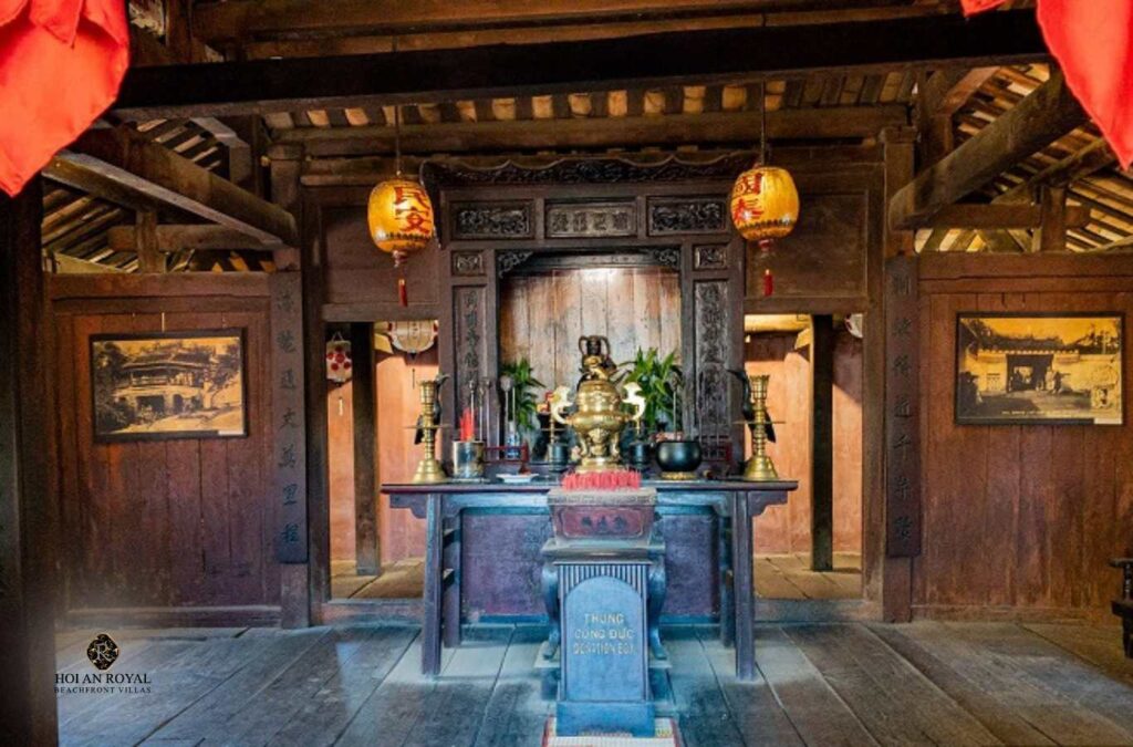 The Japanese Bridge does not worship Buddha but worships Bac De Tran Vo