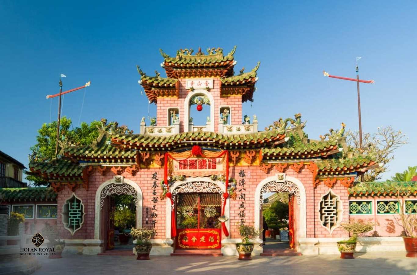 Hội quán Phúc Kiến là một trong những địa điểm du lịch Hội An nổi bật, thu hút đông đảo du khách ghé thăm