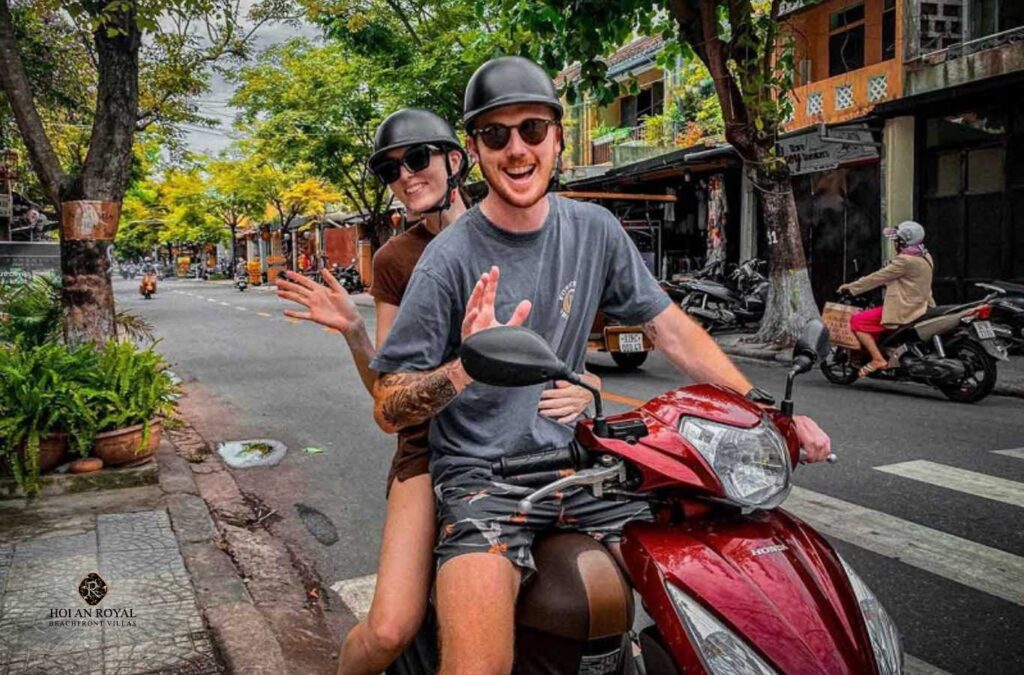 Traveling from Da Nang to Hoi An by Motorbike