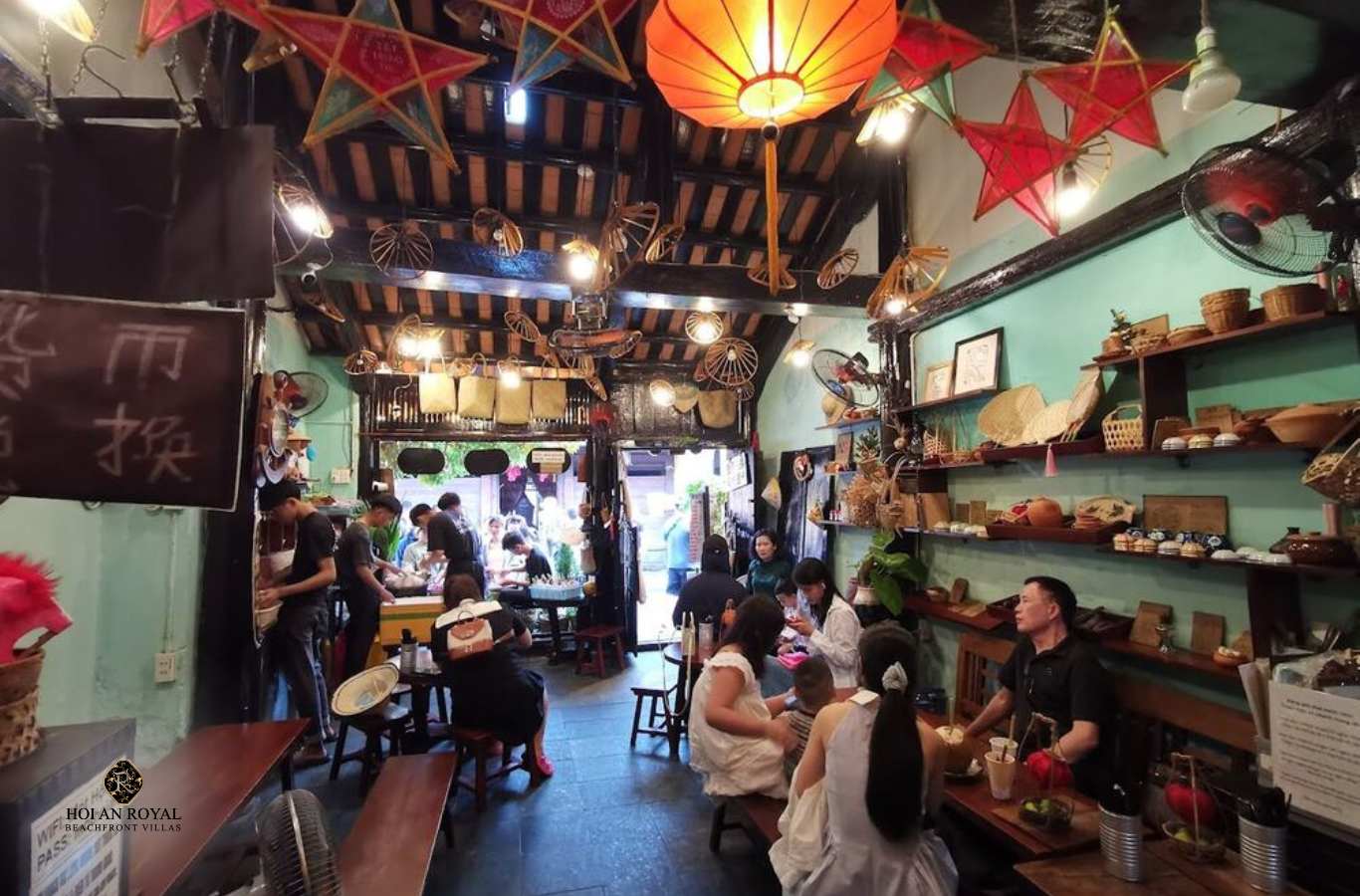 Không gian bên trong quán Mót Hội An