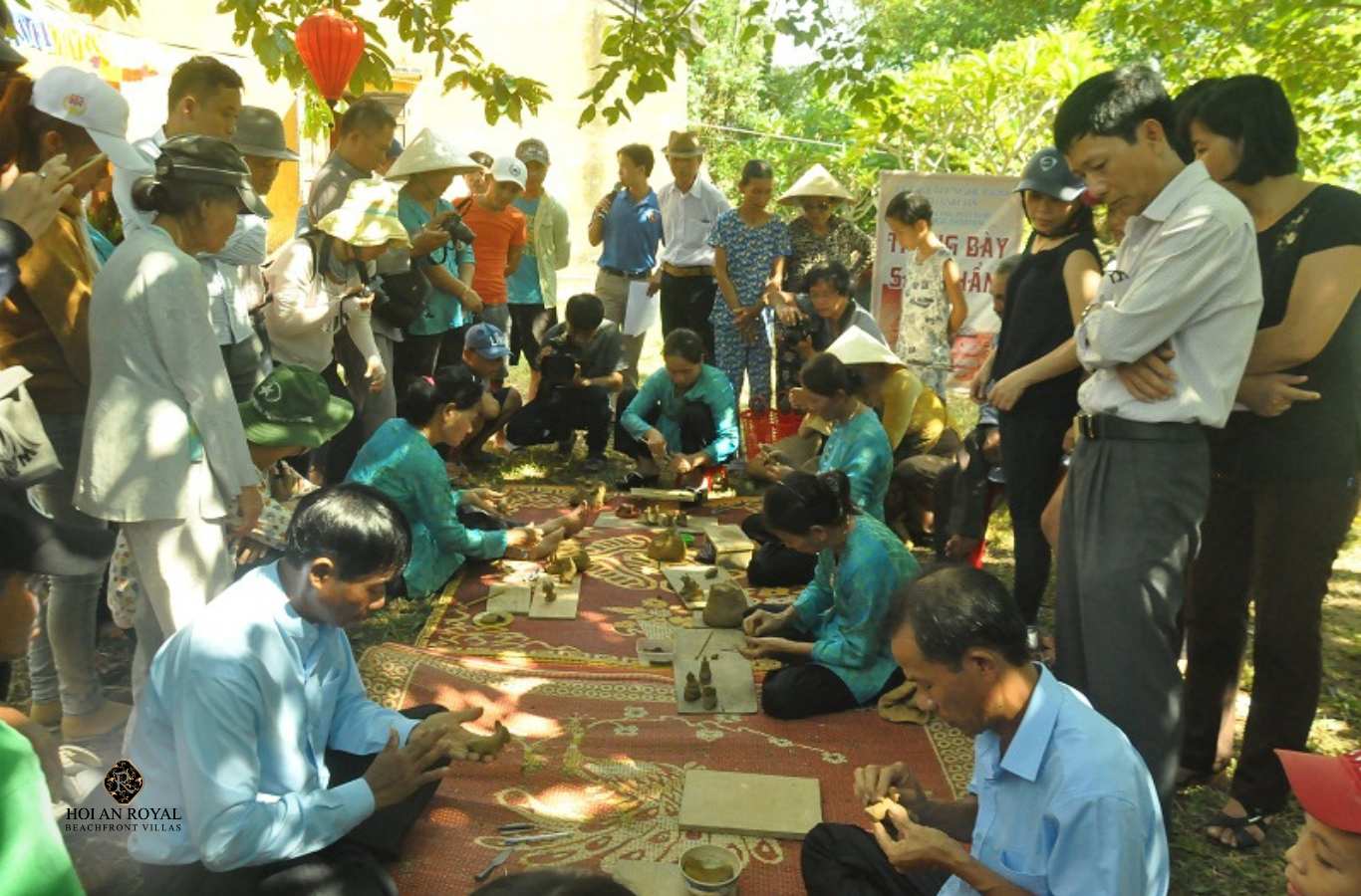Cuộc thi làm gốm thủ công trong lễ hội