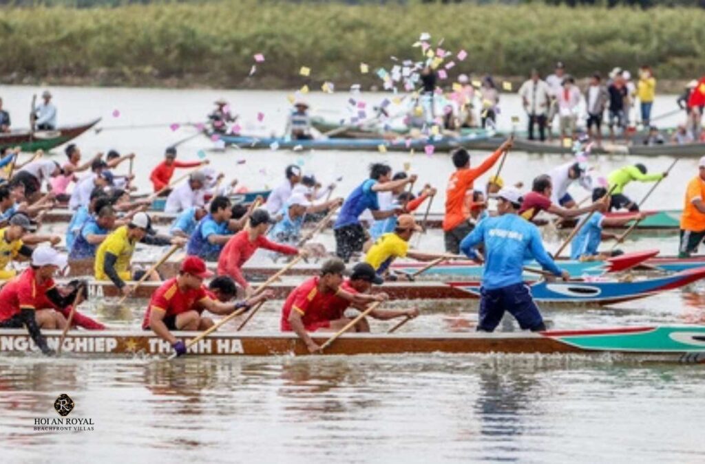 Boat racing on the Thu Bon River